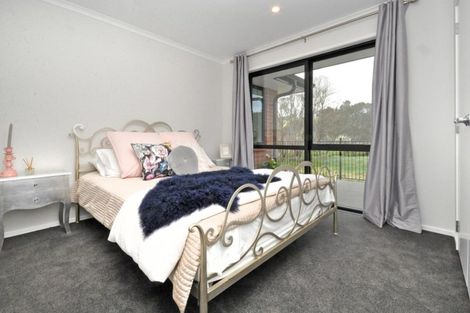 Photo of property in 11 Riverboat Lane, Helensville, 0800