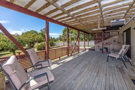 Photo of property in 1394 Whangaparaoa Road, Army Bay, Whangaparaoa, 0930