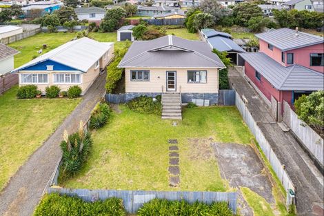 Photo of property in 16 Aotea Street, Castlecliff, Whanganui, 4501