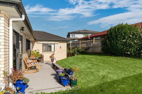 Photo of property in 15 Westglen Place, Ranui, Auckland, 0612