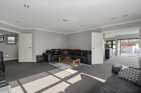 Photo of property in 7 Galea Grove, Kelvin Grove, Palmerston North, 4414