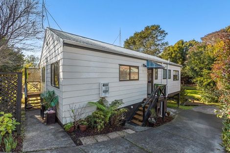 Photo of property in 3/39 Fairmount Road, Titirangi, Auckland, 0604