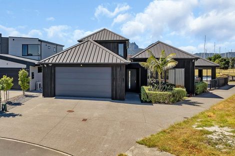 Photo of property in 25 Waitemata Drive, One Tree Point, 0118