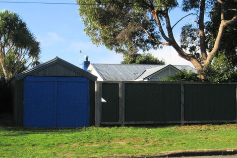 Photo of property in 3 Rauparaha Street, Waikanae Beach, Waikanae, 5036