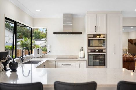 Photo of property in 9 Chisbury Terrace, Shelly Park, Auckland, 2014