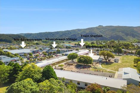 Photo of property in 12 Dowling Grove, Silverstream, Upper Hutt, 5019