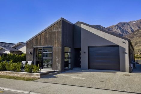Photo of property in 33 Alps View Place, Lake Hayes, Queenstown, 9304