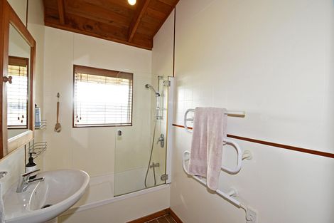 Photo of property in 32 Waterview Crescent, Kaiwaka, 0573