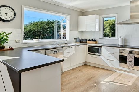 Photo of property in 280 Main Road, Tawa, Wellington, 5028