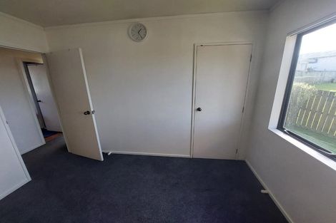 Photo of property in 10 Loughanure Place, Massey, Auckland, 0614