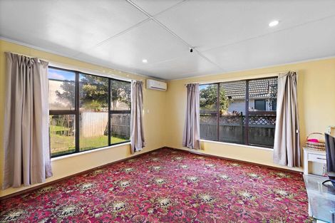 Photo of property in 72 Kelman Road, Kelston, Auckland, 0602