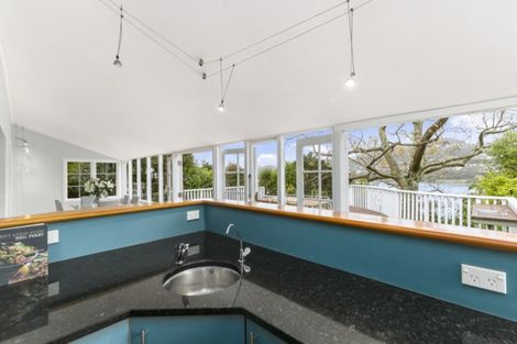 Photo of property in 28 Seaview Road, Paremata, Porirua, 5024
