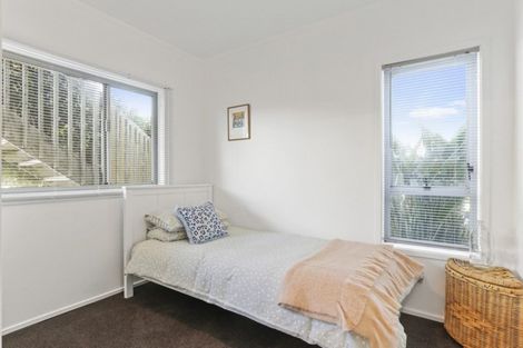Photo of property in 8 Valdese Rise, Browns Bay, Auckland, 0630