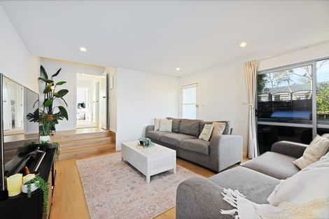 Photo of property in 3 St Margaret Place, West Harbour, Auckland, 0618