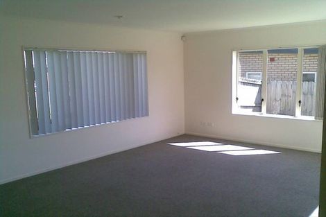 Photo of property in 8 Charta Place, Sunnyvale, Auckland, 0612