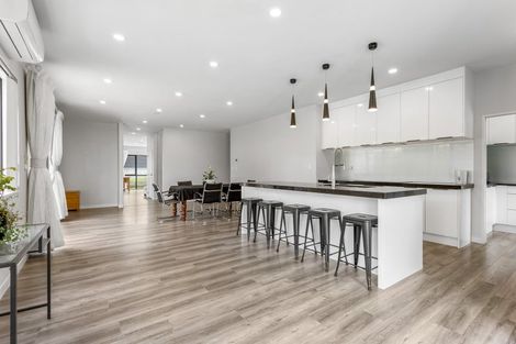 Photo of property in 3 Crompton Place, Orewa, 0931