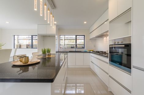 Photo of property in 9 Netherlands Avenue, Kelston, Auckland, 0602