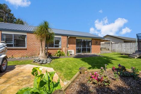 Photo of property in 16 O'sullivan Place, Waiuku, 2123