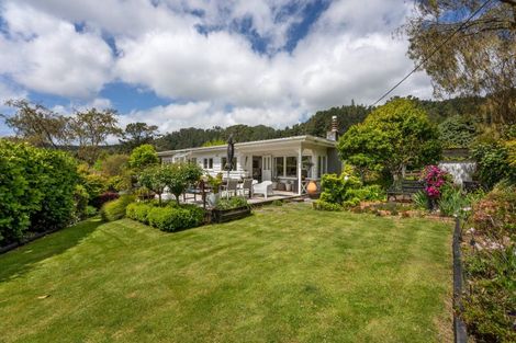 Photo of property in 33 Jocelyn Crescent, Pinehaven, Upper Hutt, 5019