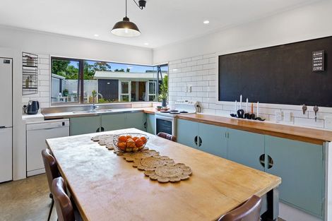 Photo of property in 16 Ngapaki Street, Waikanae Beach, Waikanae, 5036