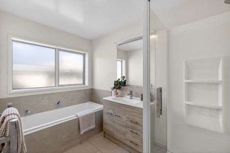 Photo of property in 28 Sabre Street, Papamoa Beach, Papamoa, 3118
