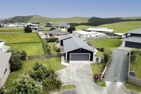 Photo of property in 3 Tua Tua Place, Baylys Beach, Dargaville, 0377