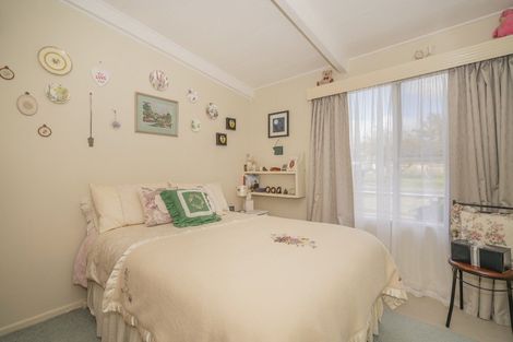 Photo of property in 14 Annette Place, Whitianga, 3510