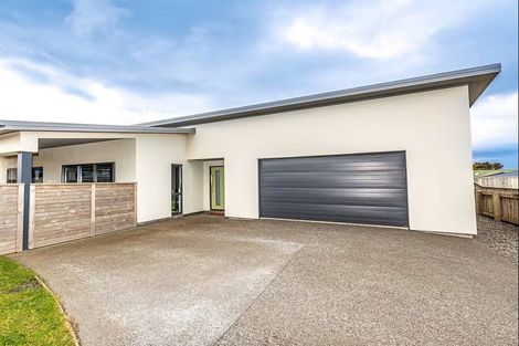 Photo of property in 16 Simon Street, Tawhero, Whanganui, 4501