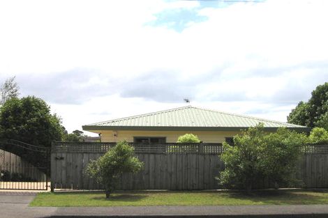 Photo of property in 1/8a Target Road, Totara Vale, Auckland, 0629