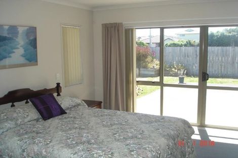 Photo of property in 51 Gandalf Crescent, Paraparaumu, 5032