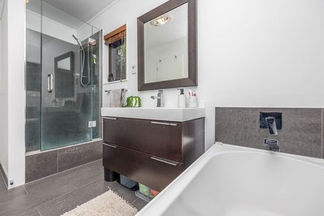 Photo of property in 2/33-35 Teal Crescent, Beach Haven, Auckland, 0626