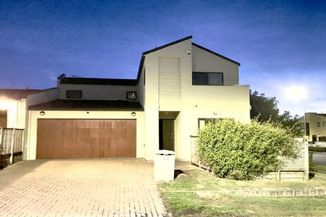 Photo of property in 32 Spalding Rise, Golflands, Auckland, 2013