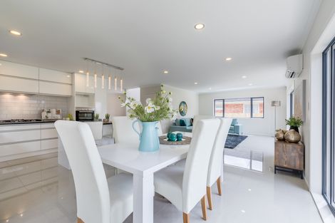 Photo of property in 9 Netherlands Avenue, Kelston, Auckland, 0602