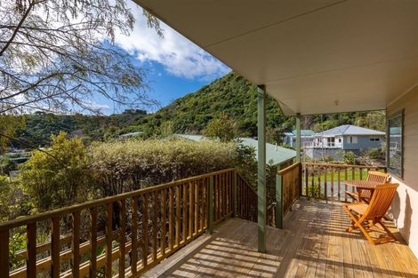 Photo of property in 21 Amelia Crescent, Waikawa, Picton, 7220