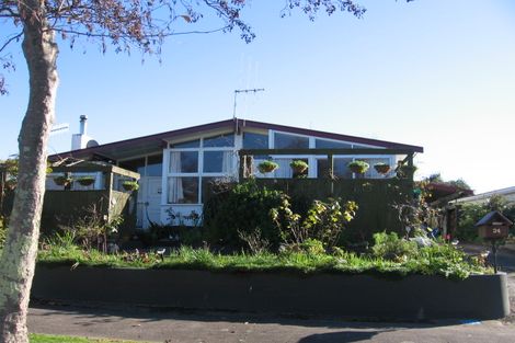 Photo of property in 34 Abraham Crescent, Milson, Palmerston North, 4414