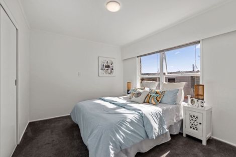 Photo of property in 2/12a Ondine Place, Glenfield, Auckland, 0629