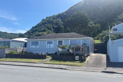 Photo of property in 63 Breaker Bay Road, Breaker Bay, Wellington, 6022