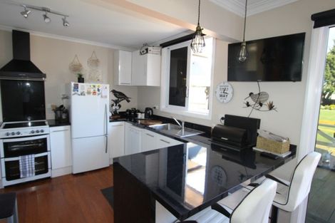 Photo of property in 1 Halls Road, Pahiatua, 4910