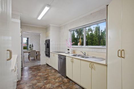 Photo of property in 16 Sylvan Crescent, Te Atatu South, Auckland, 0610