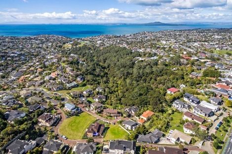 Photo of property in 107 Penguin Drive, Murrays Bay, Auckland, 0630