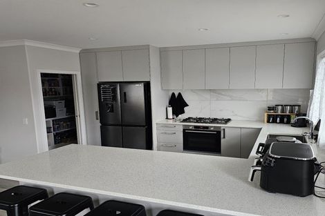 Photo of property in 10 Bridford Way, Paraparaumu, 5032