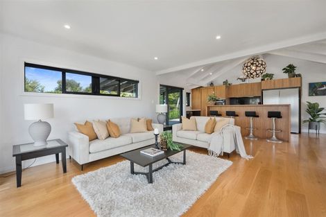 Photo of property in 5 Ngarahana Avenue, Paremoremo, Auckland, 0632