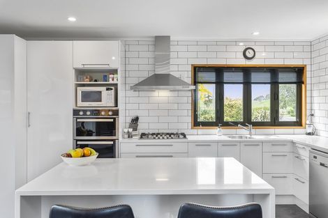 Photo of property in 42 Pukenamu Road, Te Horo, Otaki, 5581