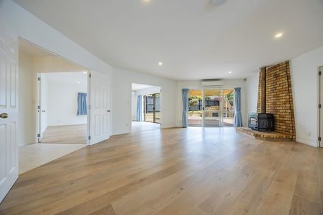 Photo of property in 21 Suncrest Drive, West Harbour, Auckland, 0618