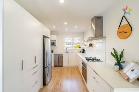 Photo of property in 33 Russell Road, Wainuiomata, Lower Hutt, 5014