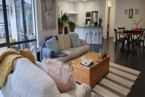 Photo of property in 38 Esther Place, Red Beach, 0932