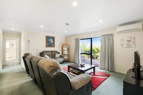 Photo of property in 320 Hill Road, The Gardens, Auckland, 2105