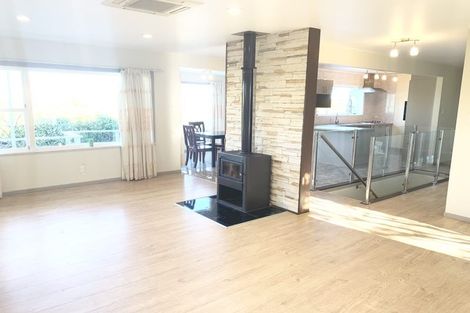 Photo of property in 11 Gladys Avenue, Glenfield, Auckland, 0629