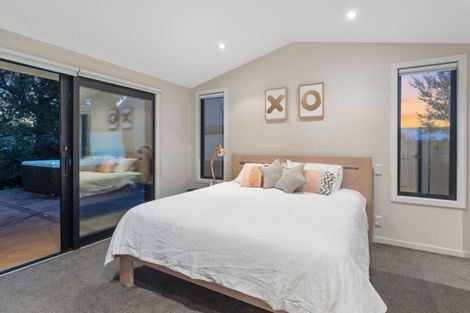 Photo of property in 98 Ferry Parade, Herald Island, Auckland, 0618