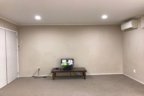 Photo of property in 2/35 Derrimore Heights, Clover Park, Auckland, 2019